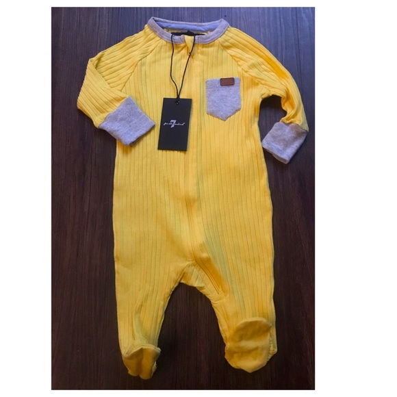 TWO 7 FOR ALL MANKIND YELLOW BABY FOOTSIES SIZE 0-3 MONTHS - Picture 6 of 7